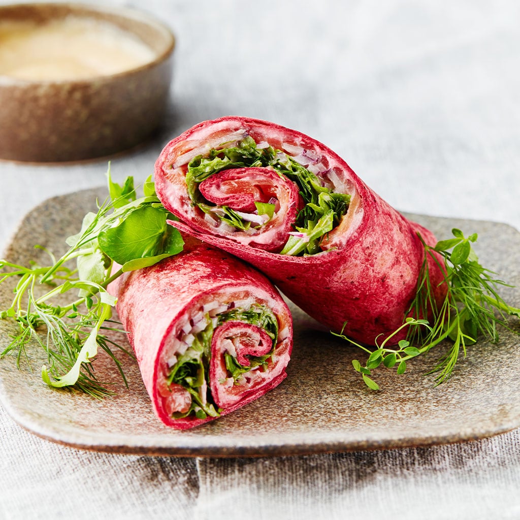 Bieten wrap met gerookte zalm met honing mosterd en dille